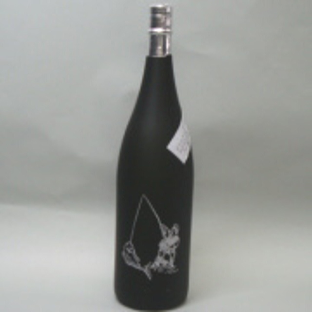 デザイン彫刻日本酒ボトル