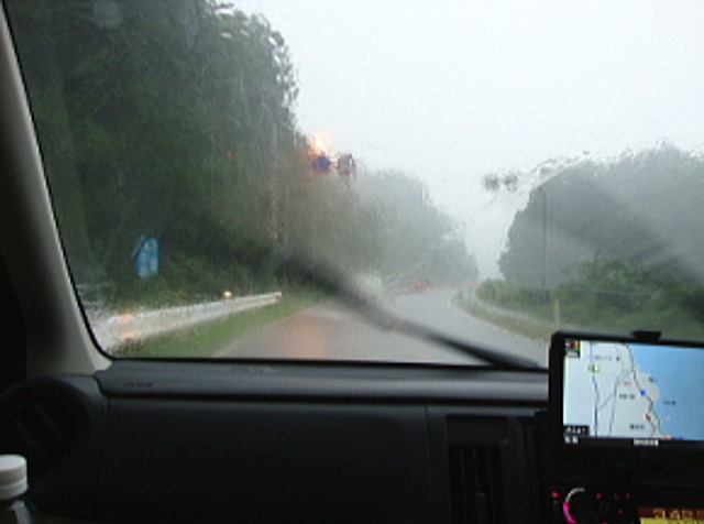 ドライブ中少し雨が