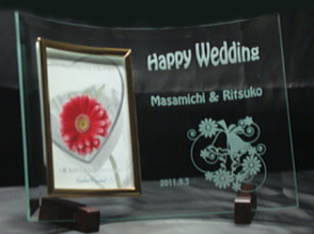 Happy Wedding彫刻フォトフレーム