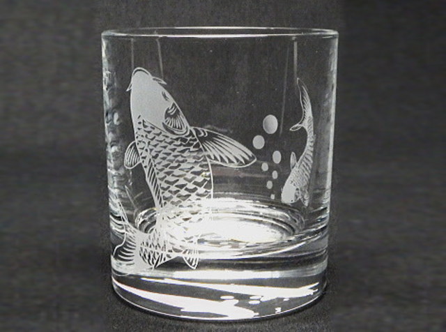 鯉の彫刻ロックグラス・正面
