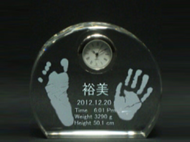 手形・足形彫刻クリスタル置時計